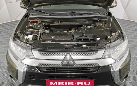 Mitsubishi Outlander III рестайлинг 3, 2019 год, 2 085 000 рублей, 18 фотография