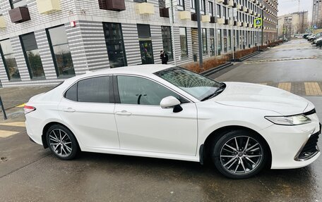 Toyota Camry, 2021 год, 3 830 000 рублей, 2 фотография