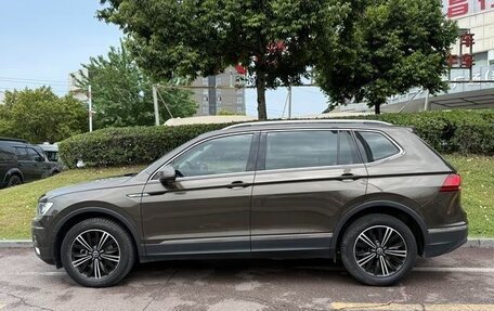 Volkswagen Tiguan II, 2021 год, 2 690 000 рублей, 3 фотография