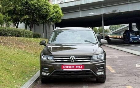 Volkswagen Tiguan II, 2021 год, 2 690 000 рублей, 2 фотография