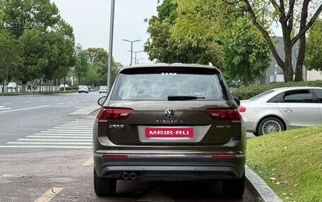 Volkswagen Tiguan II, 2021 год, 2 690 000 рублей, 5 фотография