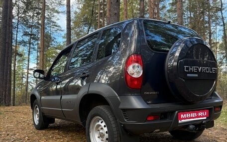 Chevrolet Niva I рестайлинг, 2016 год, 780 000 рублей, 3 фотография