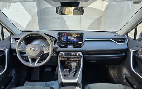 Toyota RAV4, 2025 год, 4 300 000 рублей, 13 фотография