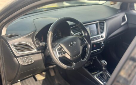 Hyundai Solaris II рестайлинг, 2018 год, 999 000 рублей, 9 фотография