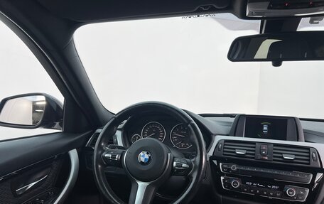 BMW 3 серия, 2018 год, 2 990 000 рублей, 13 фотография