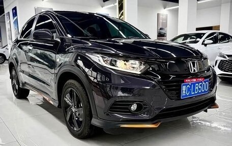 Honda Vezel, 2022 год, 1 570 000 рублей, 3 фотография