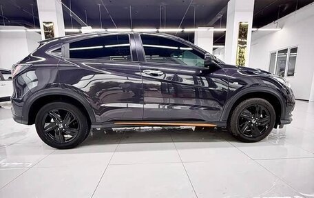 Honda Vezel, 2022 год, 1 570 000 рублей, 5 фотография