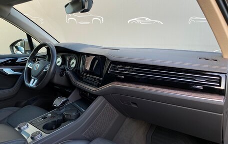 Volkswagen Touareg III, 2019 год, 3 327 800 рублей, 9 фотография