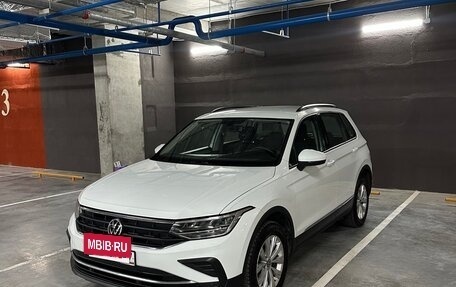 Volkswagen Tiguan II, 2021 год, 2 200 000 рублей, 2 фотография