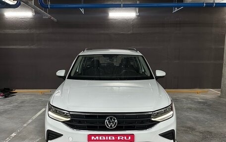 Volkswagen Tiguan II, 2021 год, 2 200 000 рублей, 1 фотография