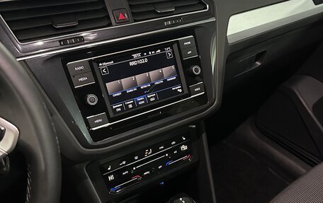 Volkswagen Tiguan II, 2021 год, 2 200 000 рублей, 20 фотография