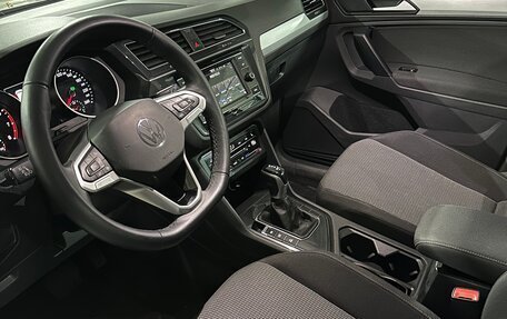 Volkswagen Tiguan II, 2021 год, 2 200 000 рублей, 19 фотография
