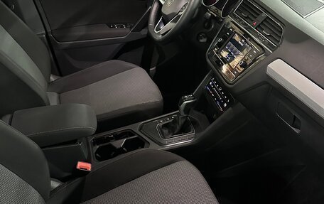 Volkswagen Tiguan II, 2021 год, 2 200 000 рублей, 24 фотография