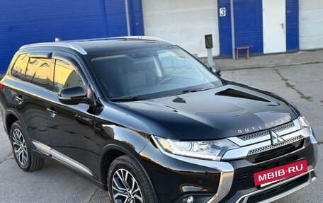 Mitsubishi Outlander III рестайлинг 3, 2018 год, 1 950 000 рублей, 7 фотография