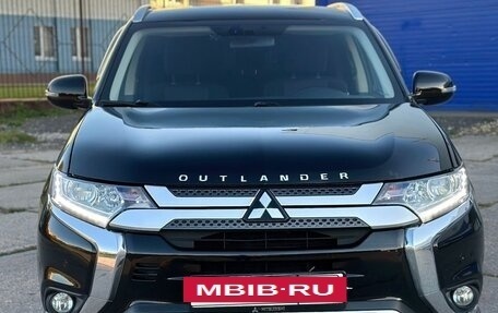 Mitsubishi Outlander III рестайлинг 3, 2018 год, 1 950 000 рублей, 3 фотография