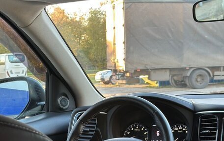 Mitsubishi Outlander III рестайлинг 3, 2018 год, 1 950 000 рублей, 22 фотография