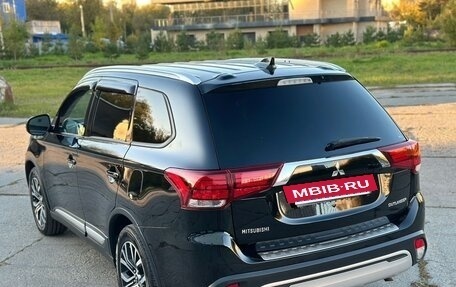 Mitsubishi Outlander III рестайлинг 3, 2018 год, 1 950 000 рублей, 16 фотография