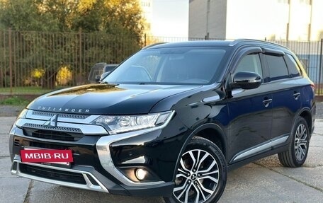 Mitsubishi Outlander III рестайлинг 3, 2018 год, 1 950 000 рублей, 11 фотография
