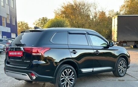 Mitsubishi Outlander III рестайлинг 3, 2018 год, 1 950 000 рублей, 12 фотография