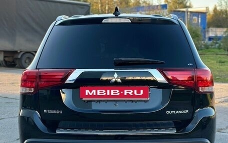 Mitsubishi Outlander III рестайлинг 3, 2018 год, 1 950 000 рублей, 13 фотография