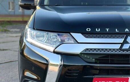 Mitsubishi Outlander III рестайлинг 3, 2018 год, 1 950 000 рублей, 10 фотография