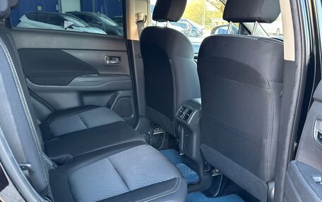 Mitsubishi Outlander III рестайлинг 3, 2018 год, 1 950 000 рублей, 26 фотография