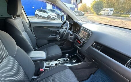 Mitsubishi Outlander III рестайлинг 3, 2018 год, 1 950 000 рублей, 28 фотография