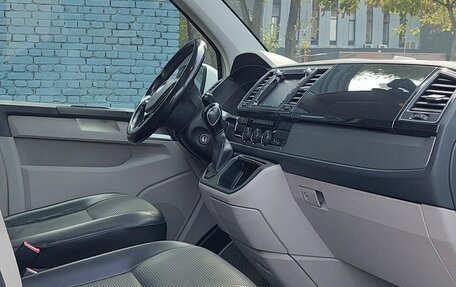 Volkswagen Caravelle T6 рестайлинг, 2019 год, 3 095 000 рублей, 8 фотография