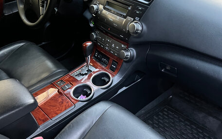 Toyota Highlander III, 2013 год, 2 390 000 рублей, 10 фотография