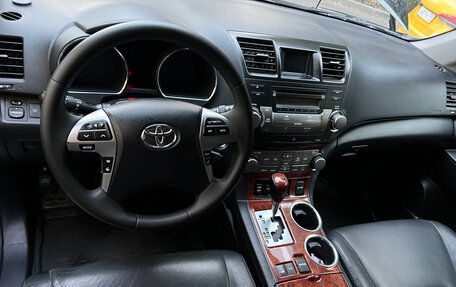 Toyota Highlander III, 2013 год, 2 390 000 рублей, 12 фотография