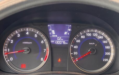 Hyundai Solaris II рестайлинг, 2012 год, 779 000 рублей, 24 фотография