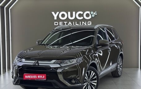 Mitsubishi Outlander III рестайлинг 3, 2020 год, 2 390 000 рублей, 1 фотография