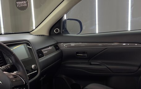 Mitsubishi Outlander III рестайлинг 3, 2020 год, 2 390 000 рублей, 8 фотография