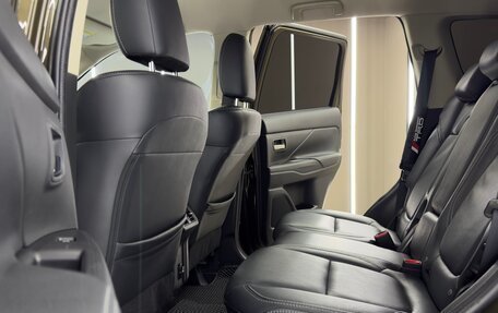 Mitsubishi Outlander III рестайлинг 3, 2020 год, 2 390 000 рублей, 9 фотография