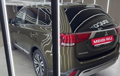 Mitsubishi Outlander III рестайлинг 3, 2020 год, 2 390 000 рублей, 3 фотография