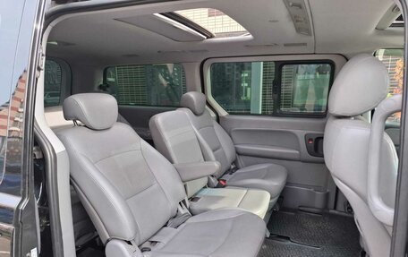 Hyundai Grand Starex Grand Starex I рестайлинг 2, 2012 год, 1 890 000 рублей, 17 фотография
