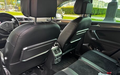 Volkswagen Tiguan II, 2019 год, 2 400 000 рублей, 3 фотография