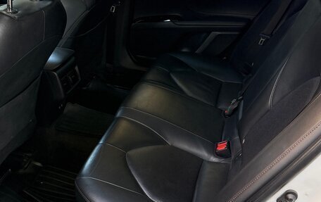 Toyota Camry, 2018 год, 2 600 000 рублей, 10 фотография