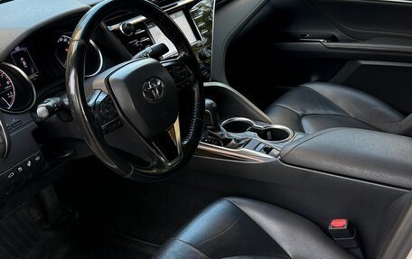 Toyota Camry, 2018 год, 2 600 000 рублей, 11 фотография