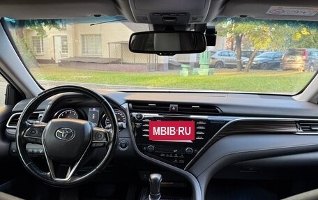 Toyota Camry, 2018 год, 2 600 000 рублей, 9 фотография