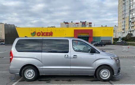 Hyundai H-1 II рестайлинг, 2018 год, 2 430 000 рублей, 4 фотография