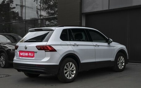 Volkswagen Tiguan II, 2019 год, 1 890 000 рублей, 7 фотография