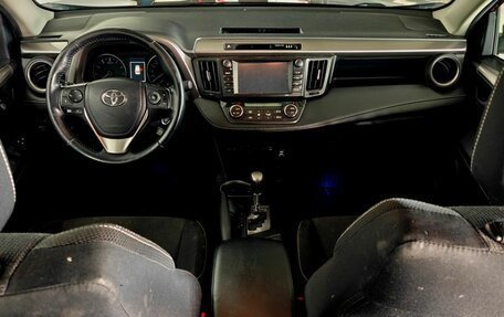 Toyota RAV4, 2017 год, 2 140 000 рублей, 12 фотография