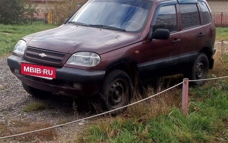 Chevrolet Niva I рестайлинг, 2004 год, 160 000 рублей, 2 фотография