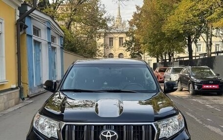 Toyota Land Cruiser Prado 150 рестайлинг 2, 2021 год, 6 000 000 рублей, 2 фотография
