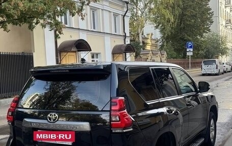 Toyota Land Cruiser Prado 150 рестайлинг 2, 2021 год, 6 000 000 рублей, 10 фотография