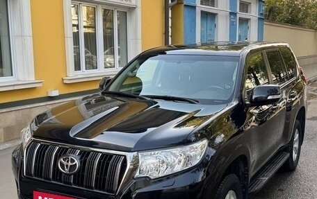 Toyota Land Cruiser Prado 150 рестайлинг 2, 2021 год, 6 000 000 рублей, 3 фотография
