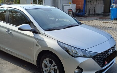 Hyundai Solaris II рестайлинг, 2021 год, 1 450 000 рублей, 5 фотография