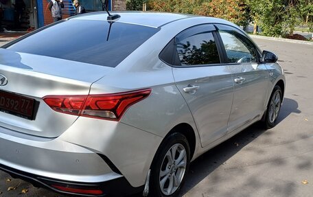 Hyundai Solaris II рестайлинг, 2021 год, 1 450 000 рублей, 4 фотография