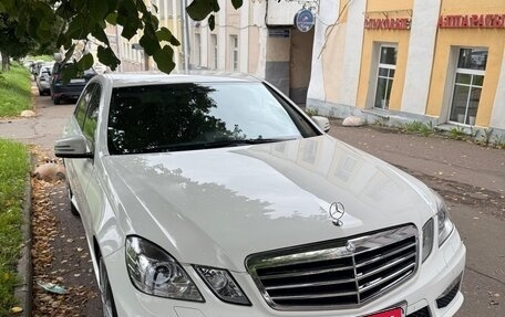 Mercedes-Benz E-Класс, 2013 год, 1 355 000 рублей, 1 фотография